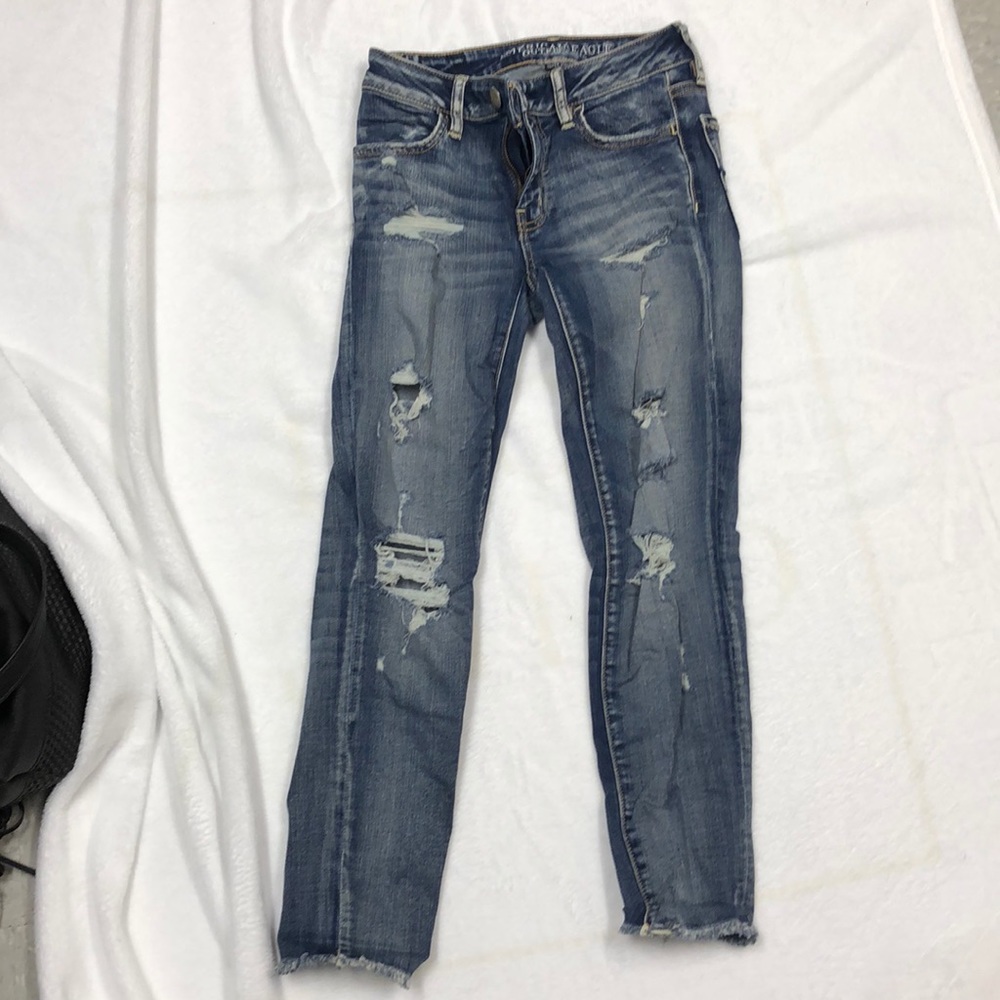 Blue distressed skinny jean
